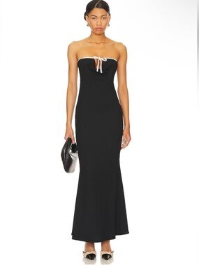 lioness 1999 maxi dress Onyx With the ultimate model off duty feel Lioness 1999 Maxi Dress Navy
